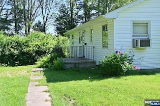 70 Davis Rd, Franklin, NJ 07416