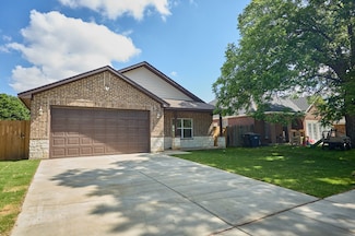 1224 W Bewick St, Fort Worth, TX 76110