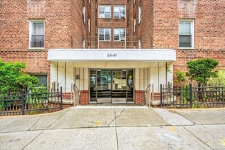 64-41 Saunders St, Rego Park, NY 11374