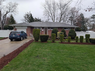 209 Brentwood Pkwy, Brentwood, NY 11717