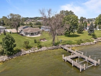 1693 W Butte Des Morts Beach Rd, Neenah, WI 54956