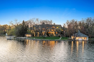 4513 N Hewitts Point Rd, Oconomowoc, WI 53066
