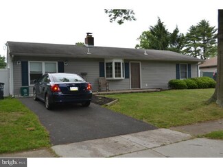 43 Tamarack Ln, Levittown, PA 19054