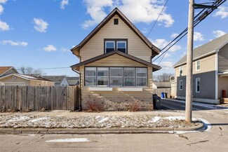 712 8th St NW, Cedar Rapids, IA 52405