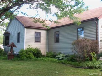 12209 Mackinaw Rd, Perrysburg, NY 14129