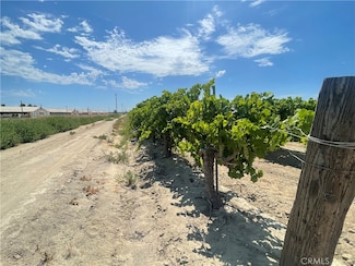 1 S Plumas Ave, Kerman, CA 93630