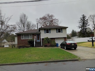 74 Roosevelt St, Pequannock, NJ 07440