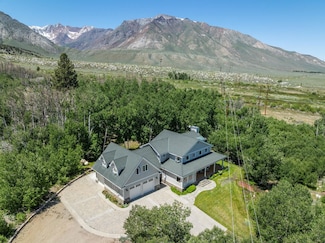 22 Juniper Dr Unit 2, Mammoth Lakes, CA 93546