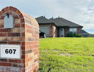 607 Clubhouse Dr, Muskogee, OK 74403