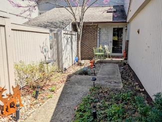 61 Osage Ct, Columbus, IN 47201