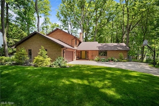 3021 Harriet Rd, Silver Lake, OH 44224