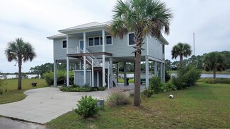 845 Mariners Ct, Carrabelle, FL 32322