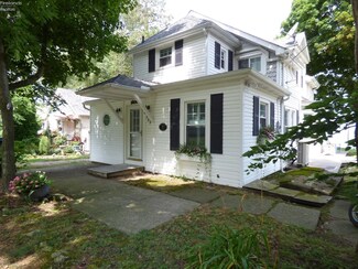 389 W Shore St, Put-In-bay, OH 43456