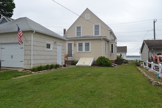 110 Columbus Ave, Niantic, CT 06357