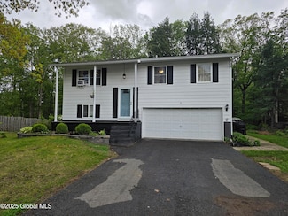 31 Whipple Tree Rd, Ballston Spa, NY 12020