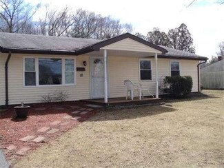 10 Rosewood Dr, Swansea, MA 02777