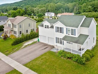 2 Allaire Dr, Saint Albans, VT 05478