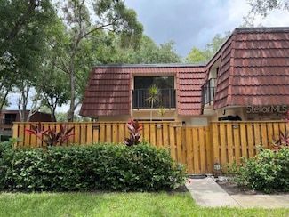 2716 11th Ct, Palm Harbor, FL 34684
