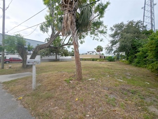 952 Howard Ave, Dunedin, FL 34698