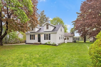 396 Hollis Rd, Lunenburg, MA 01462