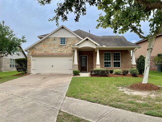 107 Long Meadow Ct, Clute, TX 77531
