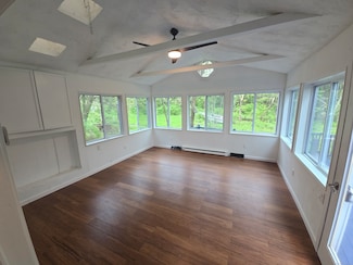 523 Hopeville Rd, Jewett City, CT 06351
