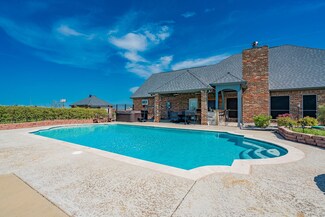 1609 W Alamosa Dr, Terrell, TX 75160