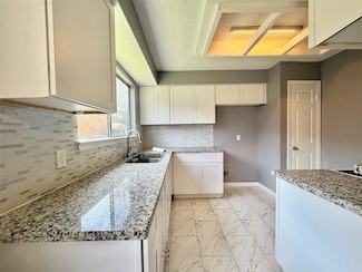 8715 Belle Glen Dr, Houston, TX 77099