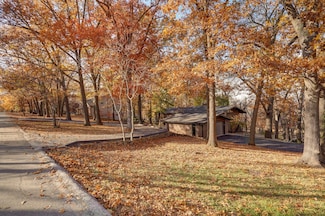 2683 E Wildwood Rd, Springfield, MO 65804