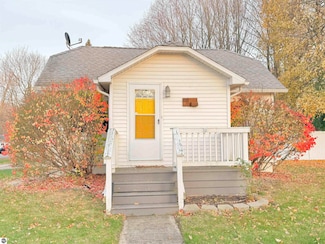 130 N Chippewa St, Shepherd, MI 48883
