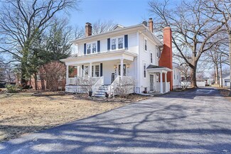 232 S 9th St, Wood River, IL 62095