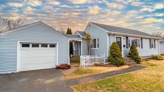 73 Bourne Rd, Swansea, MA 02777