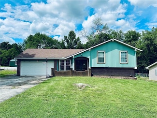 207 W Birch Dr, Windsor, MO 65360