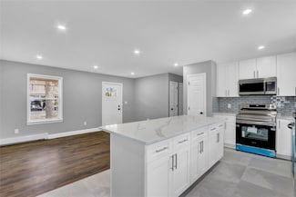 42 Leaf Ave, Central Islip, NY 11722