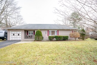 7 Fernwood Dr, Albany, NY 12211