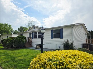 2052 E Greenfield Dr, Middletown, OH 45044