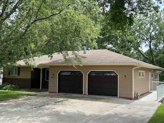 467 Rohr St, Arnolds Park, IA 51331