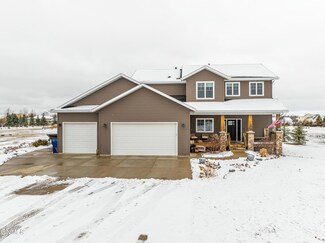 816 Schick Dr, Bismarck, ND 58501