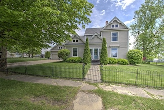 200 N Pine St, Maroa, IL 61756