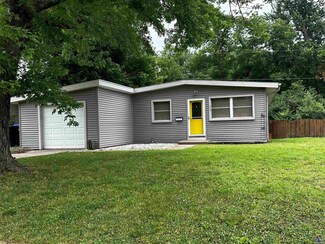 1319 SW 32nd St, Topeka, KS 66611