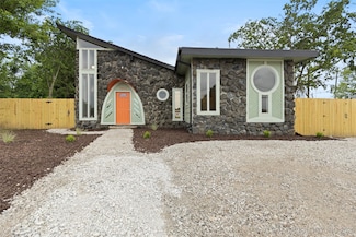 1550 E Apache St, Tulsa, OK 74106