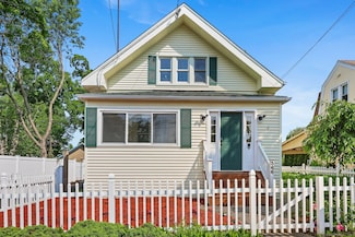 366 Suburban Ave, Fairfield, CT 06825