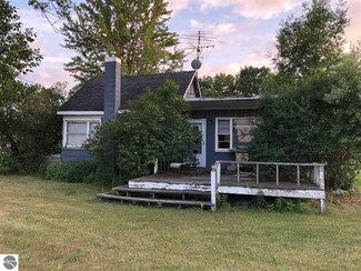 5739 Lake Shore Dr, Weidman, MI 48893