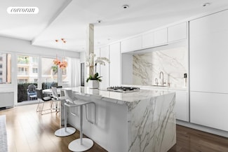 58 W 58th St Unit 7A, New York, NY 10019
