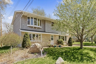 1136 Charlton St, Saint Paul, MN 55118