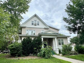 823 W 22nd St, Kearney, NE 68845