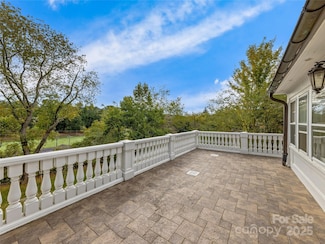 8 N Kensington Rd, Asheville, NC 28804