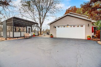 7914 Craig Dr, Wonder Lake, IL 60097