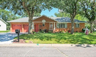 144 3rd St N, Sauk Centre, MN 56378