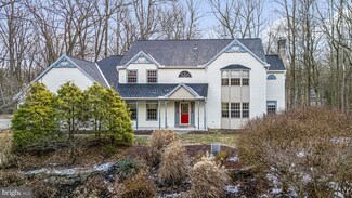 4 Hidden Pond Dr, Reading, PA 19607